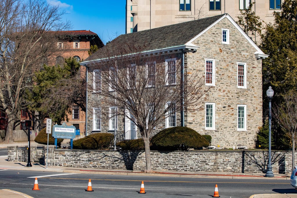 What Do Freemasons Wear